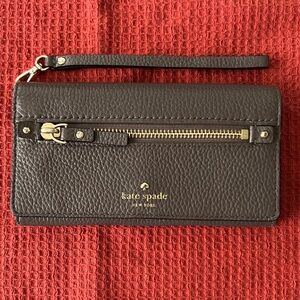 Kate Spade New York Cobble Hill Rae, in Deep Truffle tech wallet.